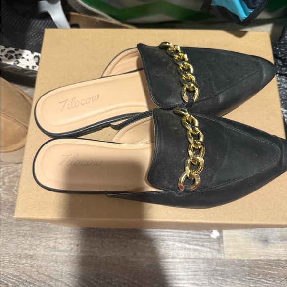 Source Unknown Black Mules with Gold Chain - Picture 2 of 4